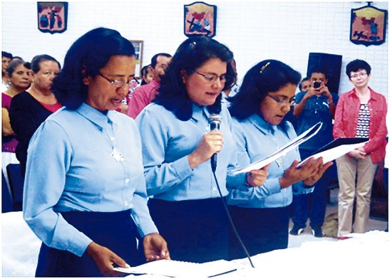 De izquierda a derecha la hermana Lourdes Amador, Rosalina Díaz  y  Gloria Nieves López.